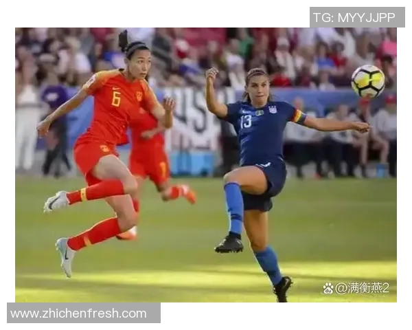 足球的妹妹在绿茵场上追逐梦想与青春的故事